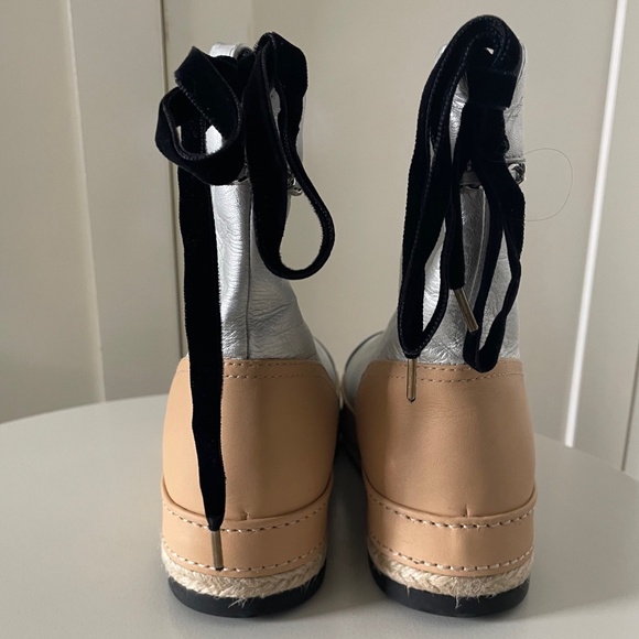 NWT CHANEL Metallic Silver Leather CC Cap Toe Ankle Slip-On Boots - Picture 6 of 9